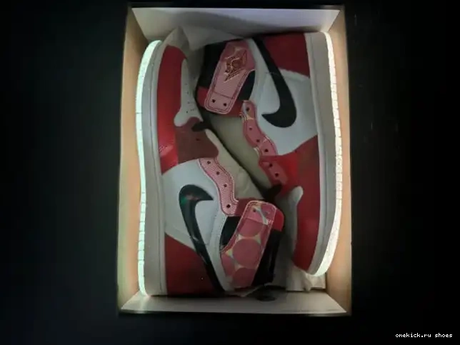 Rep DV1748-601 HIGH THE SPIDER-MAN ACROSS OG JORDAN 1 SPIDER-VERSE 0514